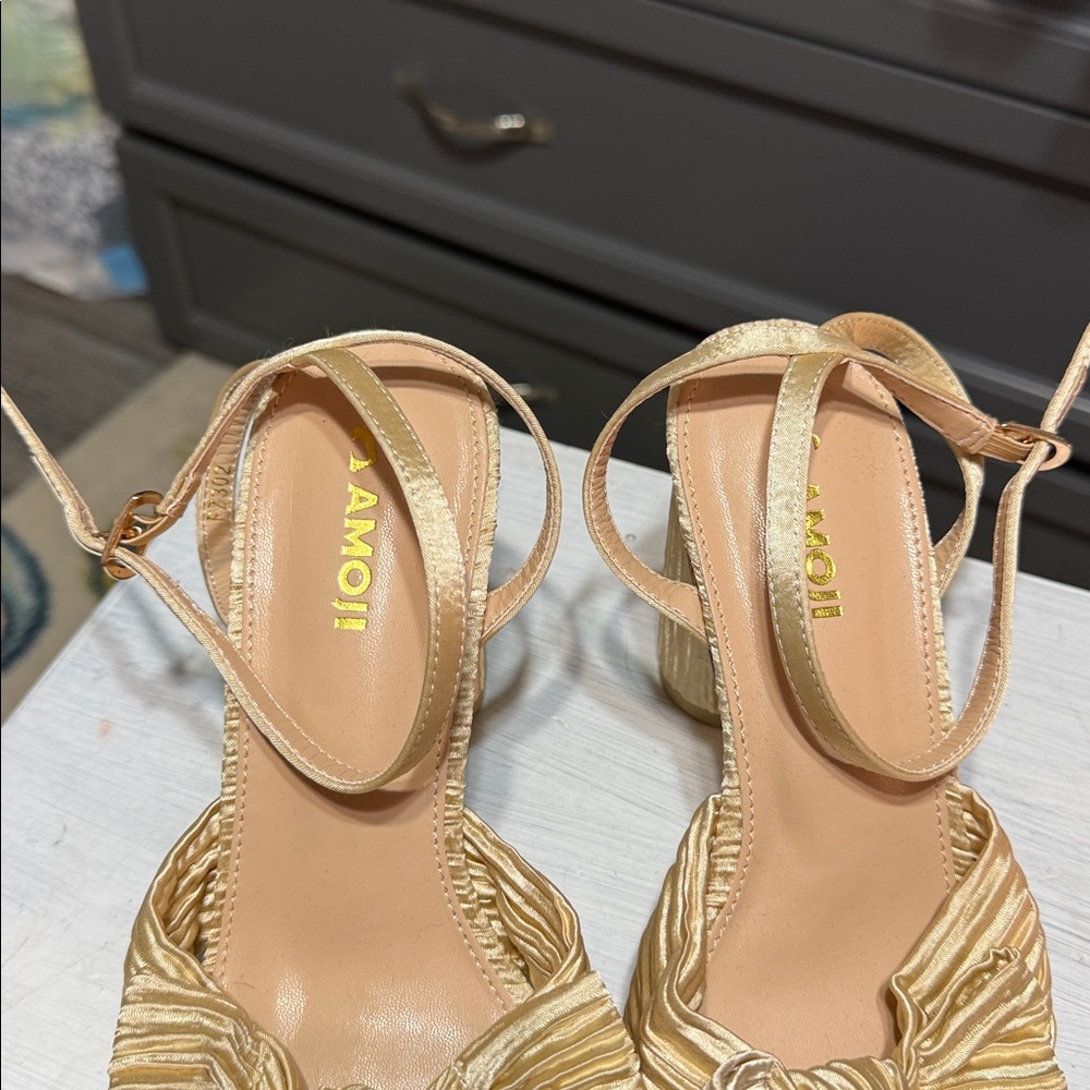 Amoji bow gold satin material high block heel sandals shoes size 39.5 or 8.5 / 9 - Picture 3 of 8